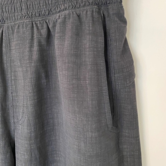 Lululemon Shorts Size Large Black - Picture 3 of 8